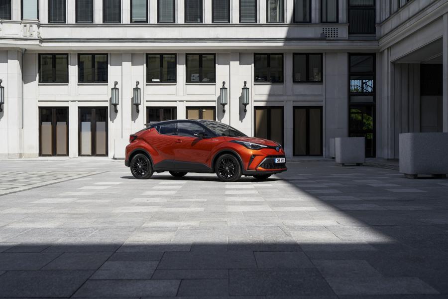  Toyota C-HR Hybrid 2019 года  (WW) (фото 14 из 174)